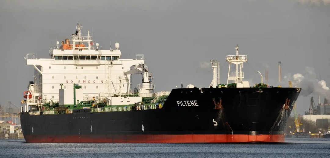 Іспанія врятувала танкер "тіньового флоту" РФ